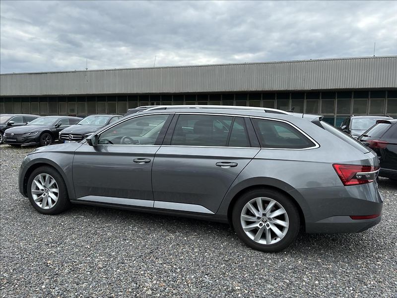 Škoda Superb 2,0 STYLE,PANORAMA,TAŽNÉ,LED - fotka 3 z 36