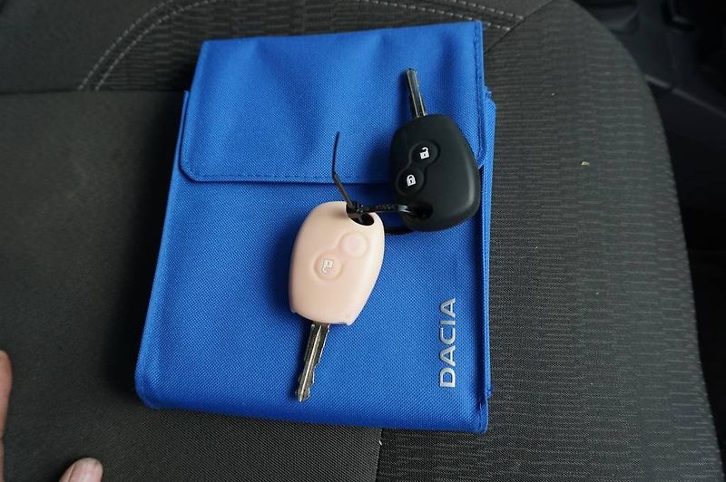 Dacia Lodgy (2016) 1,6 1,Majitel  nové v ČR - fotka 18 z 32