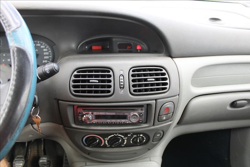 Renault Scénic 1,9 DCi  STK 8/2028, TAŽNÉ - fotka 16 z 22