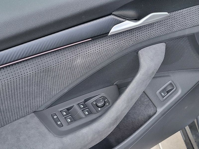 Škoda Superb Sportline 2,0TDI 110kW - fotka 12 z 31