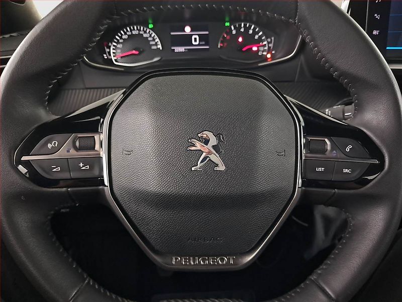 Peugeot 2008 (2023) 1.2 PureTech, ČR,1.maj - fotka 17 z 17