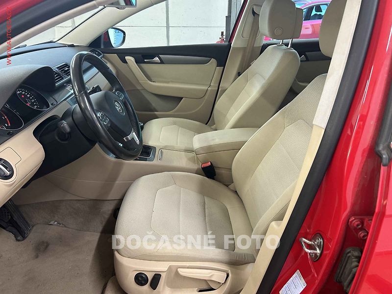 Volkswagen Passat (2011) 1.4 TSi, AC, p.čidla - fotka 3 z 3