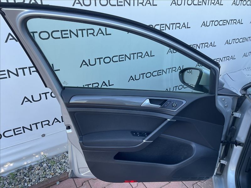 Volkswagen Golf 1,6 TDi,JOIN,85kw,po servisu - fotka 21 z 24