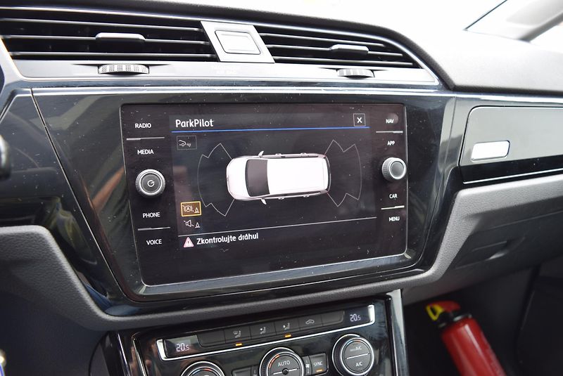 Volkswagen Touran (2018) 1.4TSI 110kw HIGHLINE TAŽ LED - fotka 30 z 50