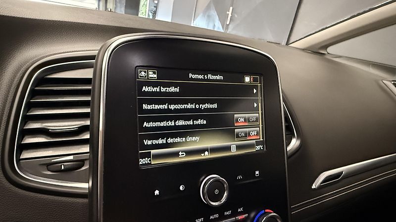 Renault Grand Scénic (2020) TCe,140PS,REZERVOVÁNO - fotka 32 z 45