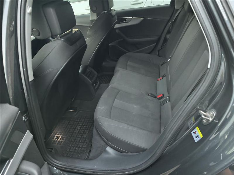 Audi A4 Avant 2,0   Sport - fotka 10 z 15