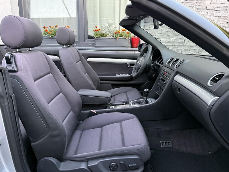 Audi A4 (2002) 2.4i 125kW  MANUÁL!! - fotka 9 z 17