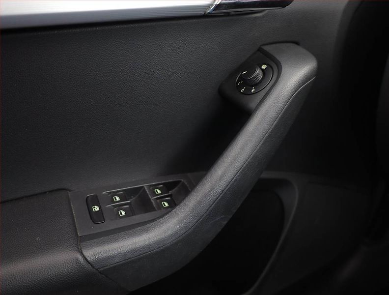 Škoda Octavia (2014) 1.6 TDI, Tempomat - fotka 11 z 14