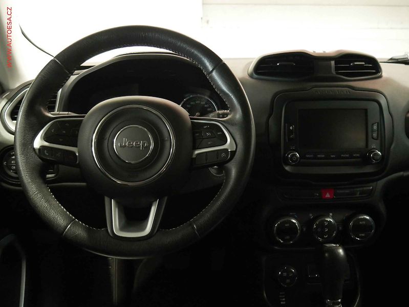Jeep Renegade (2015) 2.0 JTD 4x4, ČR, servis - fotka 11 z 22