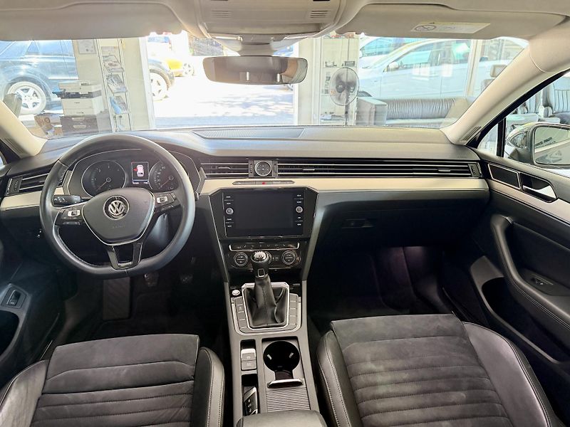 Volkswagen Passat 2.0TDI 110kW - fotka 10 z 17