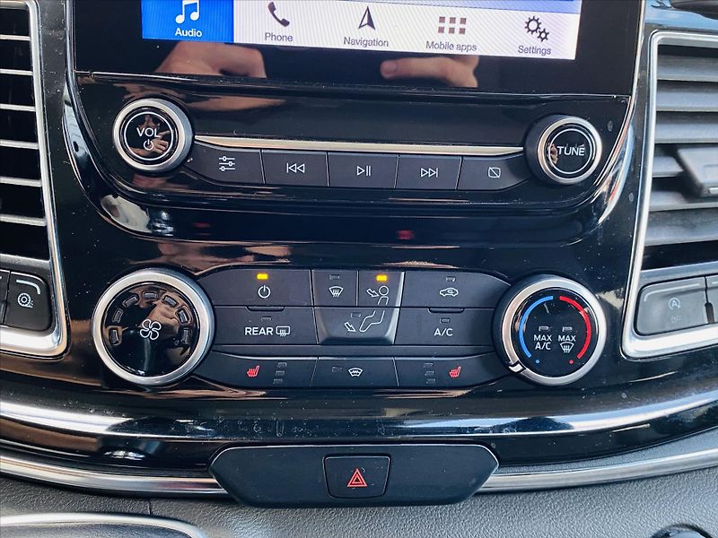 Ford Tourneo Custom 2,0 EcoBlue 136kW L2 - fotka 20 z 26