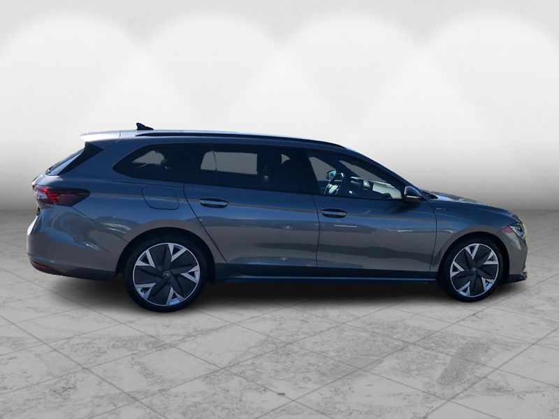 Škoda Superb Combi 2.0 TDi DSG 7st. SPORTLI - fotka 8 z 30