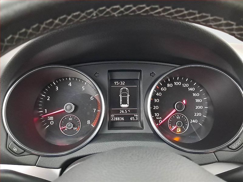 Volkswagen Golf (2010) 1.2 TSI, Navi, Tempomat - fotka 10 z 16