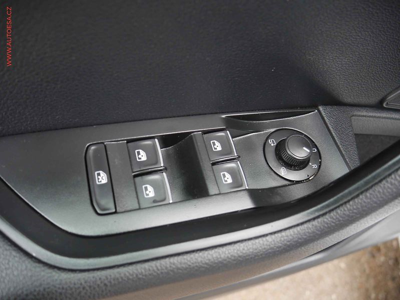 Škoda Superb (2016) 2.0 TDi, ČR, bixen, autoAC - fotka 19 z 20