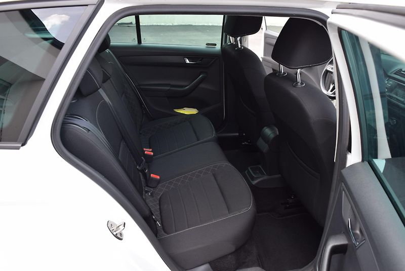 Škoda Fabia (2015) 1.2TSI 66kw STYLE AC TEMPOMAT - fotka 35 z 45