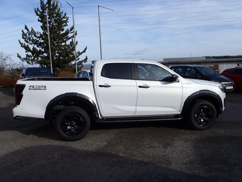 Isuzu D-Max Double Cab V-CROSS 4x4 - fotka 4 z 27