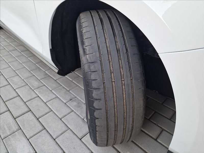 Ford Focus 1.5TDCI Titanium,ČR,1.Majitel - fotka 44 z 46