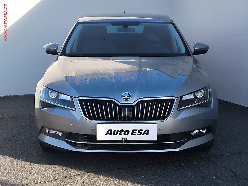 Škoda Superb (2016) 2.0 TDi, ČR, DSG, LED - fotka 2 z 23