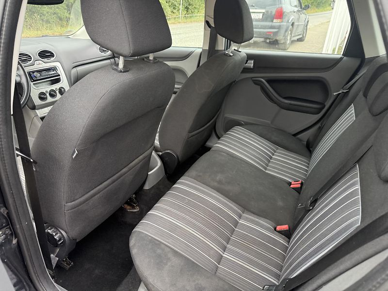 Ford Focus (2009) 1.6 td - fotka 32 z 40