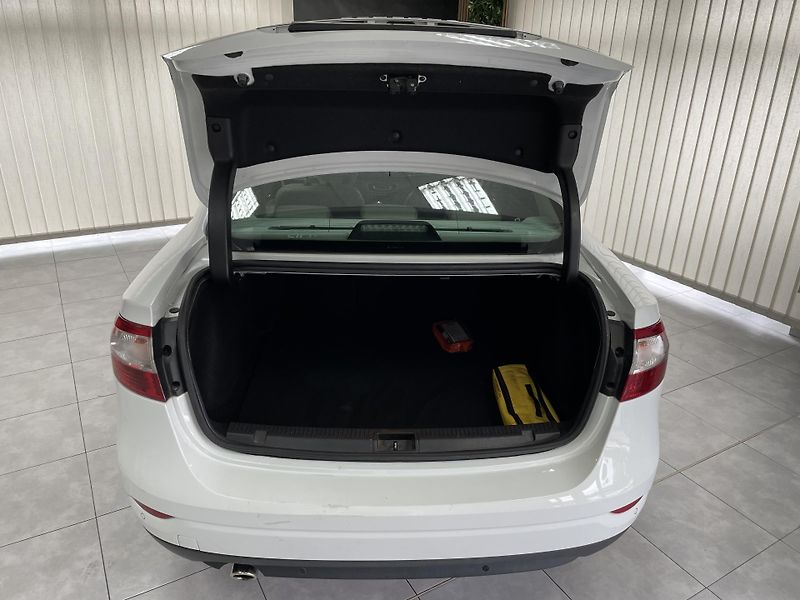 Renault Fluence 1.6 i ČR 1.MAJ.SER.NAVI.DIGIAC - fotka 23 z 23