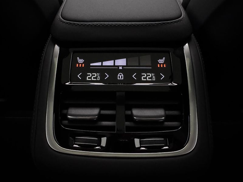 Volvo XC90 (2026) T8 AWD Plug-in DARK ULTRA 7 - fotka 25 z 29