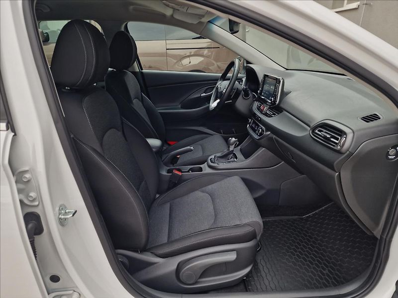 Hyundai i30 1.0 T-GDI Comfort,ČR,1.Maj. - fotka 14 z 49
