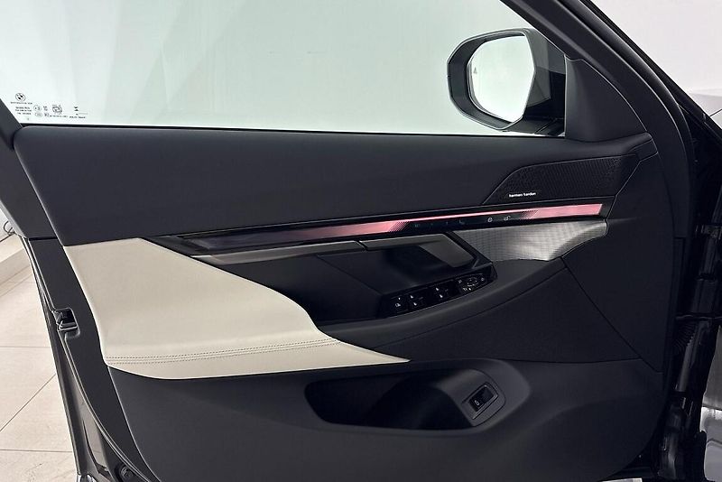 BMW Řada 5 řady 5 | 520d xDrive - fotka 16 z 25