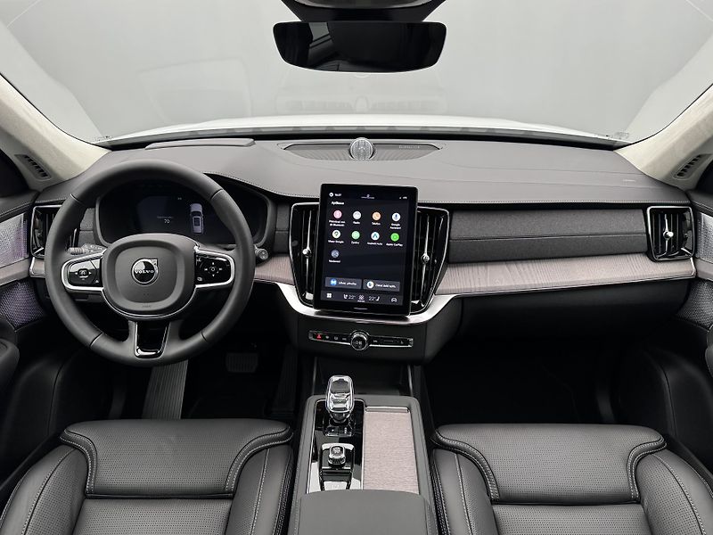 Volvo XC90 (2026) B5 AWD AUT DARK ULTRA 7-míst - fotka 2 z 29