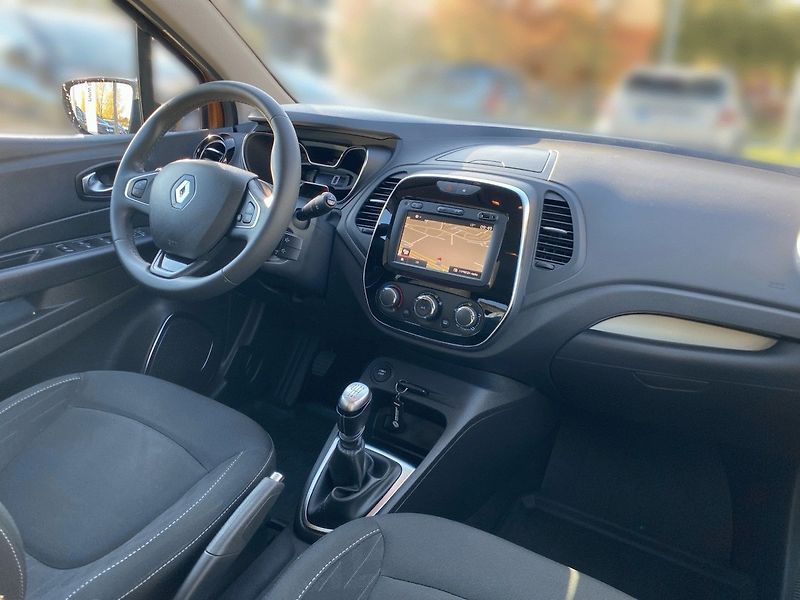 Renault Captur (2019) Limited TCe 130 - fotka 23 z 27