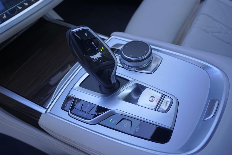 BMW Řada 7 (2020) 750I 4,4 XDRIVE STEPTRONIC - fotka 33 z 50