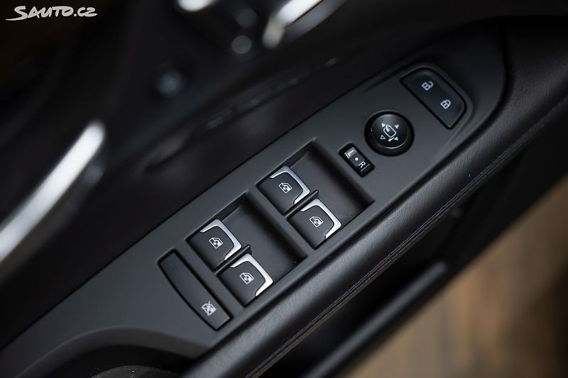 Cadillac CT6 3.0 TT 307 kW 4x4 - fotka 25 z 31