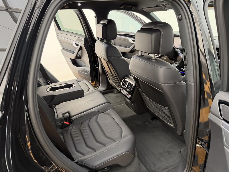 Volkswagen Touareg 3.0Tdi*1-MAJ*DPH*HUD*R-LINE* - fotka 17 z 47