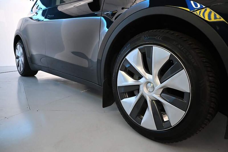 Tesla Model Y (2022) Long Range Dual Motor AWD 94% - fotka 42 z 44