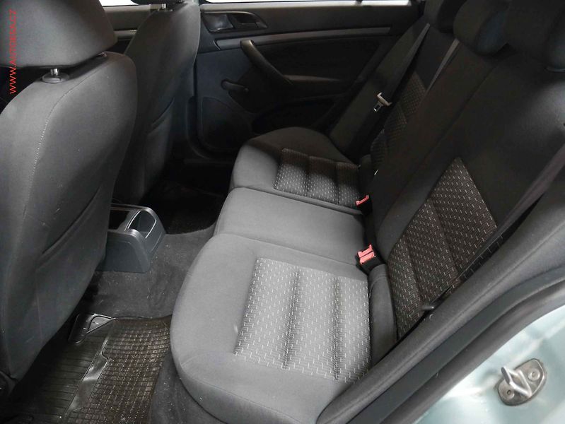 Škoda Octavia (2011) 1.6TDi, AC, el. výbava - fotka 10 z 13