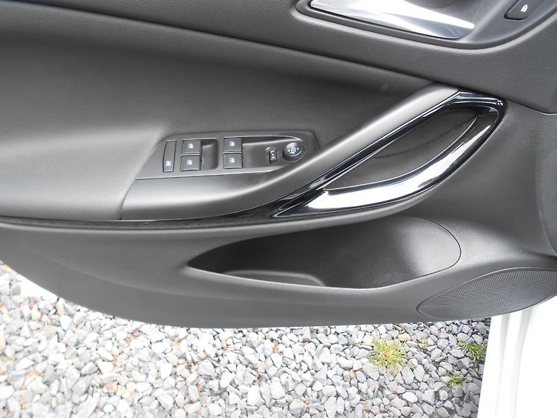 Opel Astra 1.2,KAMERA,NAVI,62TKm!! - fotka 26 z 41