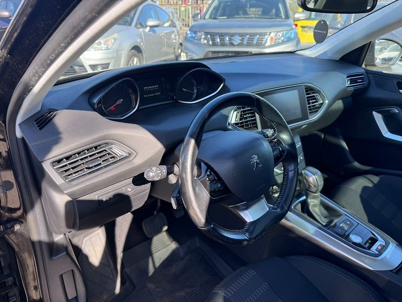 Peugeot 308 (2016) 1,2 PURET. ALLURE 96KW AUTOMAT - fotka 20 z 48