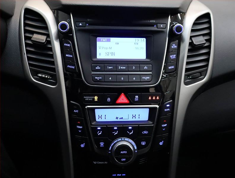 Hyundai i30 (2015) 1.6 CRDi, Serv.kniha, Tempomat - fotka 12 z 16