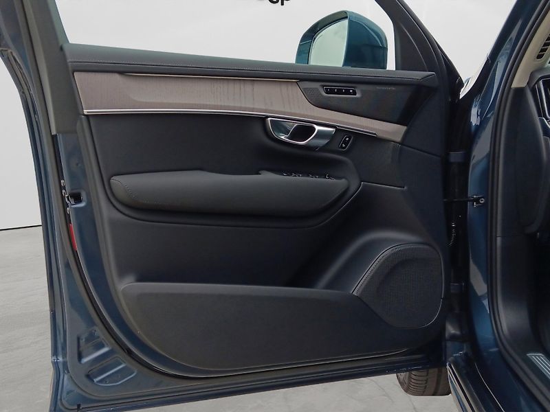 Volvo XC90 (2025) B5 ULTRA BRIGHT - fotka 12 z 20