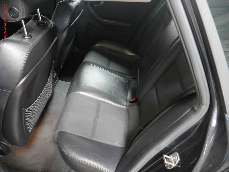 Audi A4 (2007) 2.0 TDI, AC, xenon - fotka 10 z 21