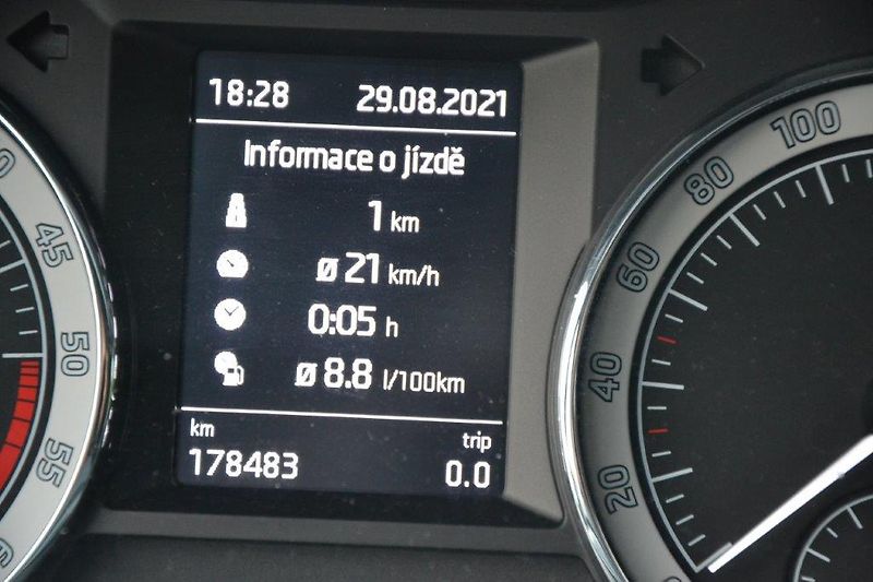 Škoda Octavia combi4x4 110 kW DSG Black line - fotka 15 z 42