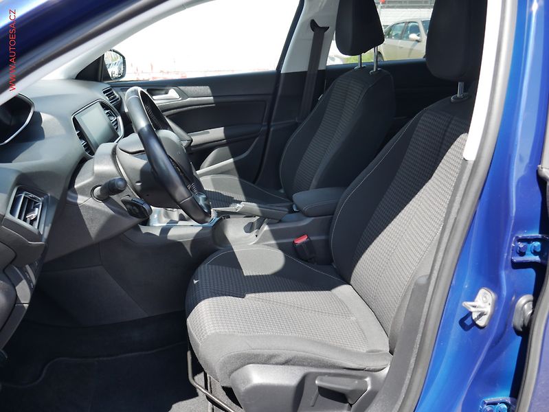 Peugeot 308 (2018) 1.2PT, 1.maj,ČR, Klima - fotka 9 z 23