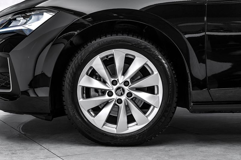 Škoda Superb 2,0 TDI DSG LED Masáž tažné - fotka 2 z 21