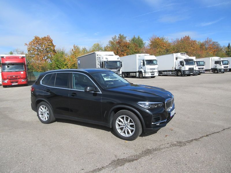 BMW X5 3.0 Xdrive 30d 46 000 km - fotka 2 z 20