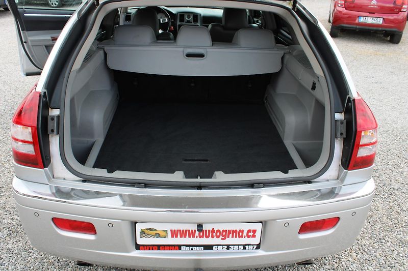Chrysler 300C (2007) REZERVACE - fotka 15 z 16