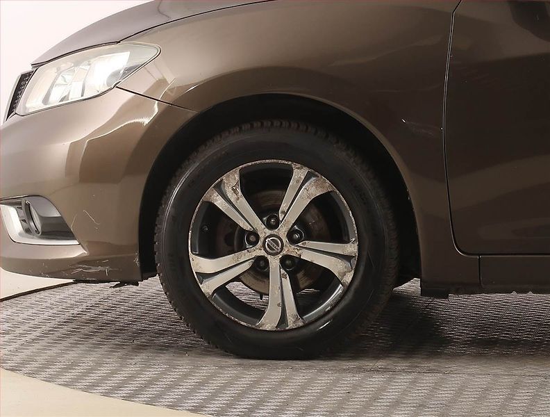 Nissan Pulsar (2015) 1.2 DIG-T, Park. senzory - fotka 14 z 18