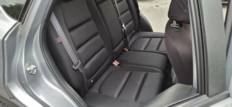 Mazda CX-5 2.0 benzin 121 kw - fotka 17 z 39