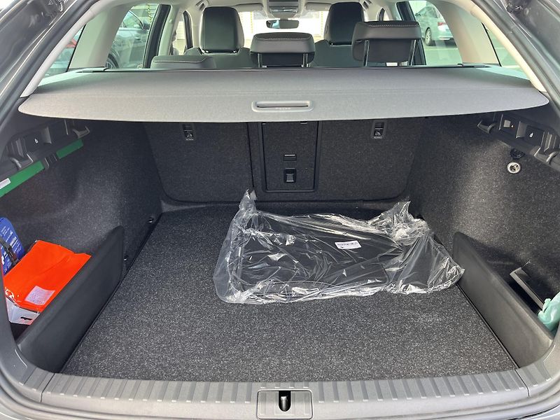 Škoda Octavia 2,0TDI TOP SELECTION - fotka 22 z 24