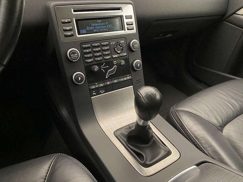 Volvo XC70 D5 AWD MOMENTUM - fotka 24 z 36