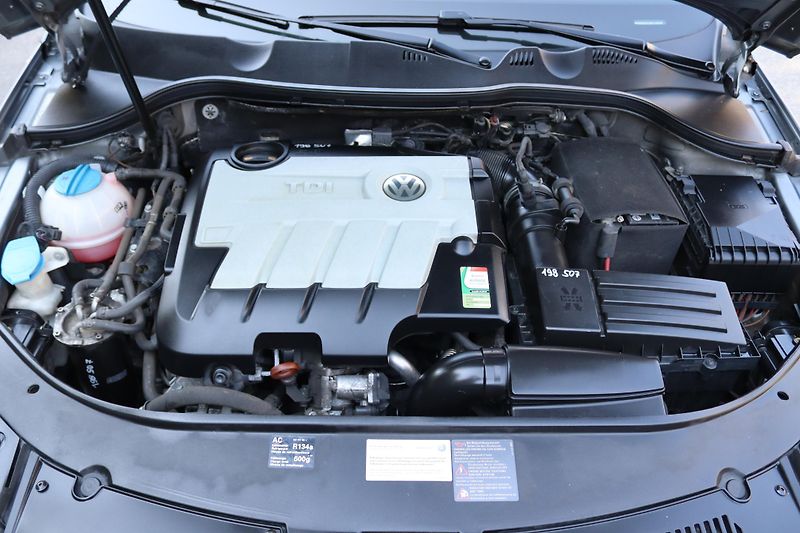 Volkswagen Passat VARIANT 2.0TDI DSG 103kW - fotka 50 z 50