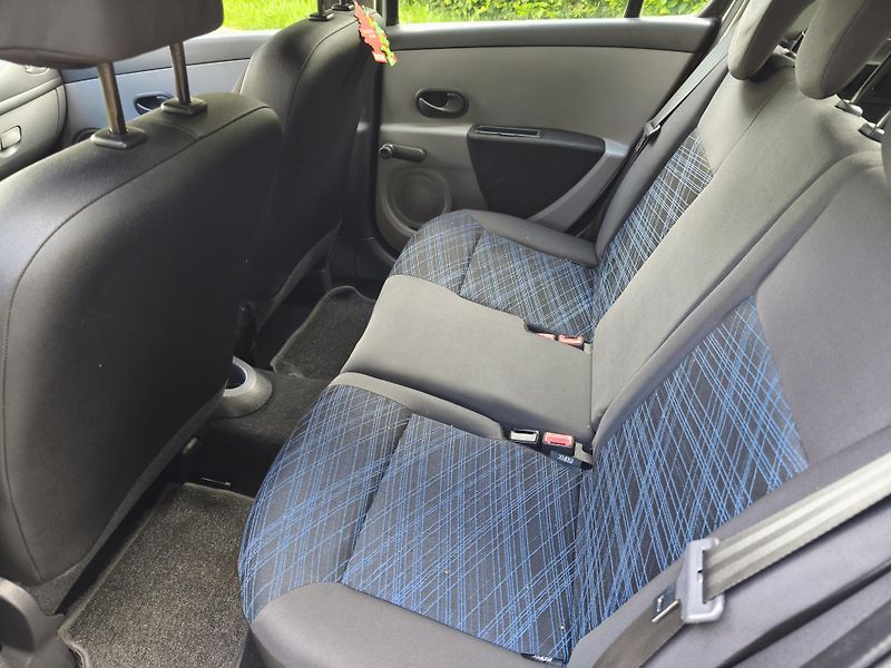 Renault Clio 1.2 confort- nové rozvody - fotka 19 z 23